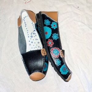 Ablanczoom | Black Leather Floral Print Slip on Loafers, 44, NWOT